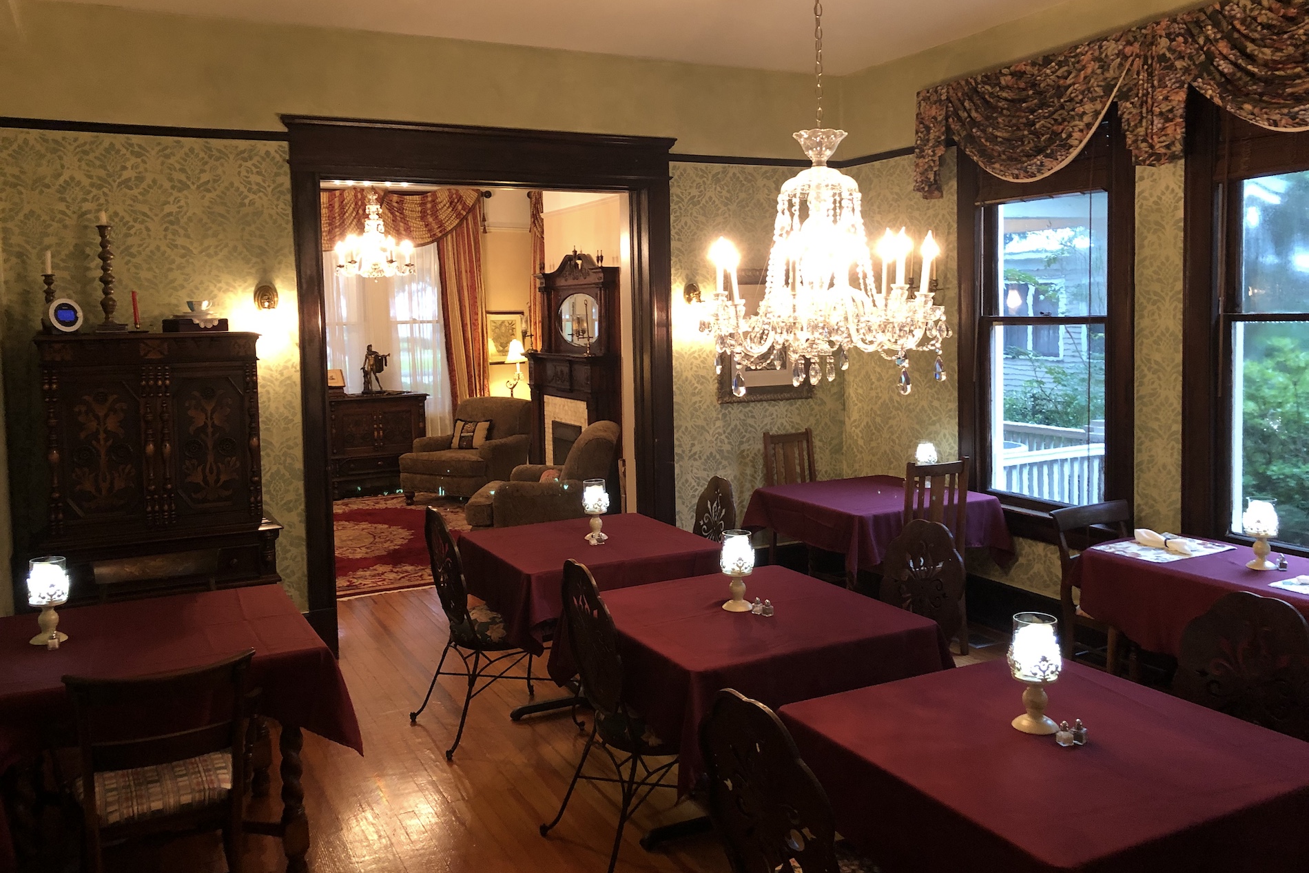 Hoyt House tables